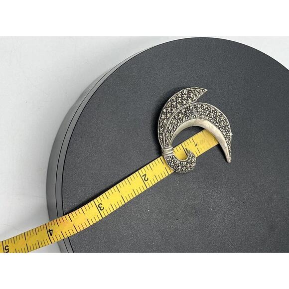 Vintage Mid-Century Modernist SU Sterling Marcasite Scroll Ribbon Leaf Brooch - Picture 7 of 15